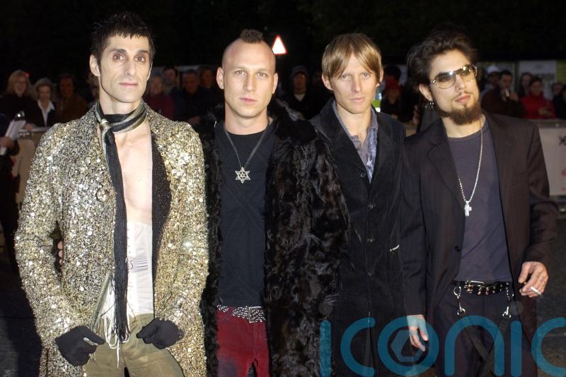 Jane’s Addiction cancel tour dates after singer threw punch at guitarist