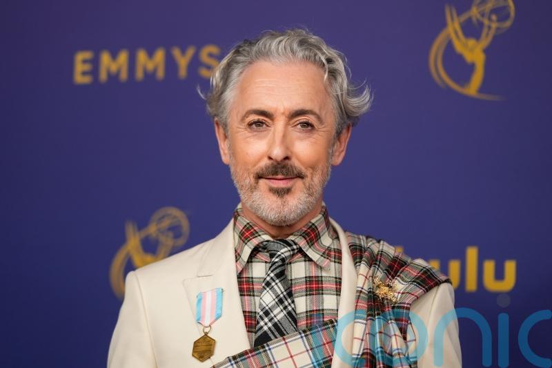Alan Cumming jokes Taylor Swift ‘stole my look’ at VMAs