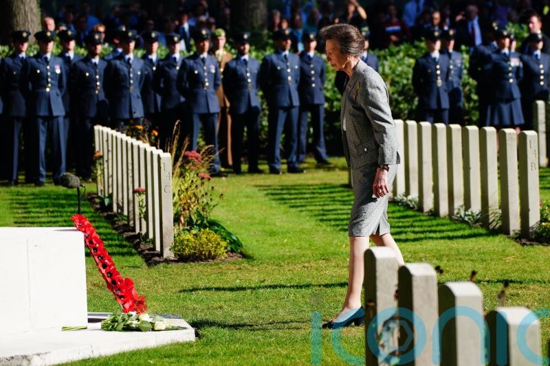 Anne lays wreath and meets veterans at Battle of Arnhem commemorative event