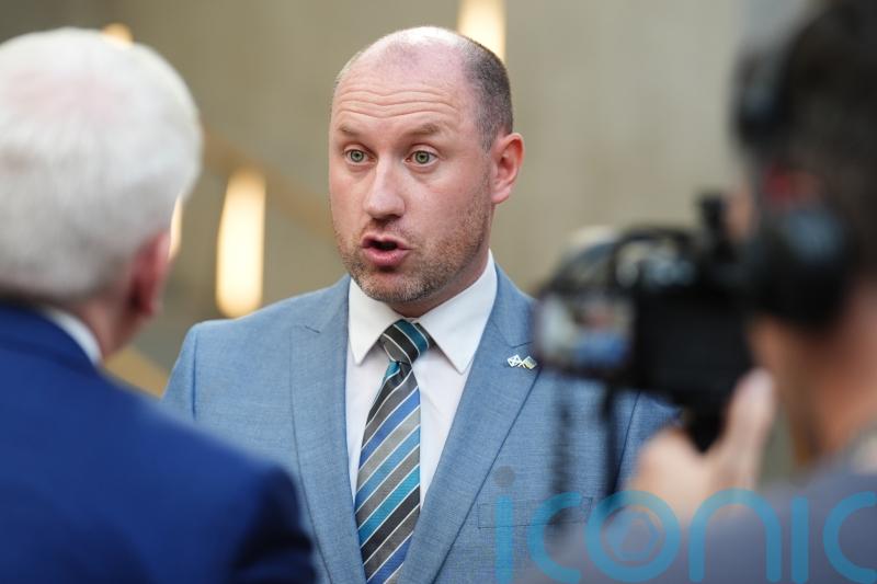 NHS board told to maintain improvements by Health Secretary