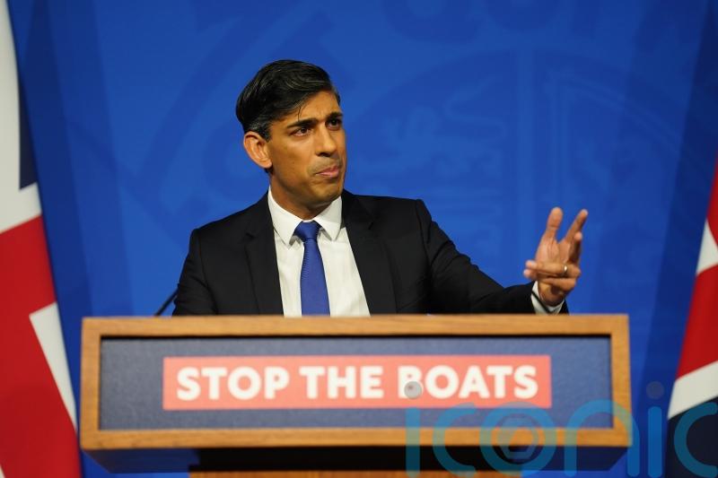 Cleverly says ‘stop the boats’ messaging was an error