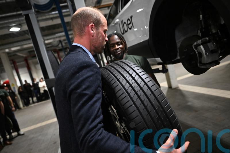 William lends mechanics a hand as he hails Earthshot finalist’s eco-tyres