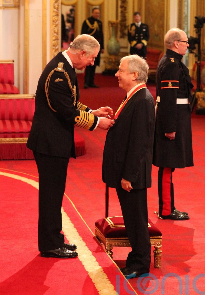 Pianist Sir Andras Schiff withdraws from Proms after breaking his leg