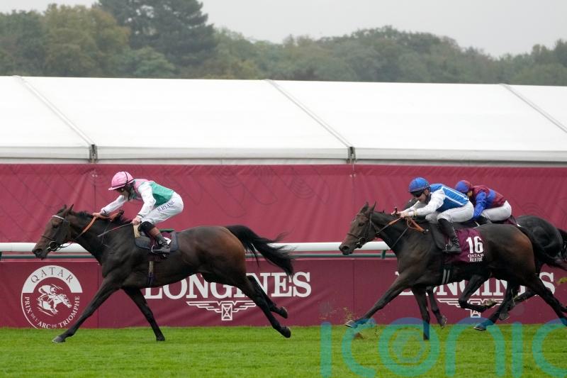 Bluestocking is Arc angel for Beckett in Paris