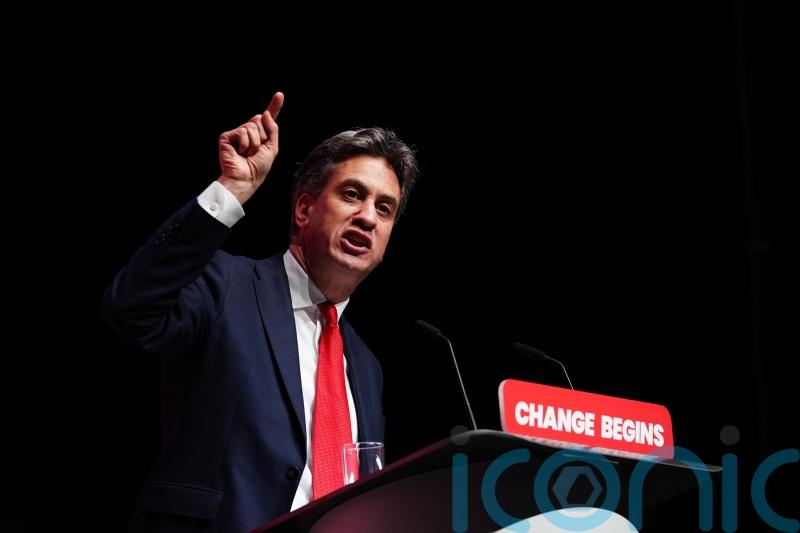 Ed Miliband pressured to apologise to pensioners losing winter fuel payments