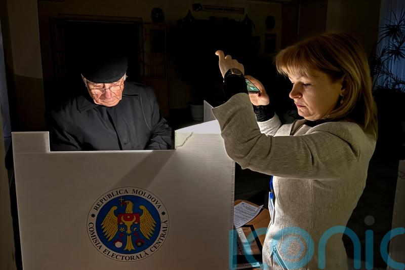 Moldovans vote for new president and decide on EU path