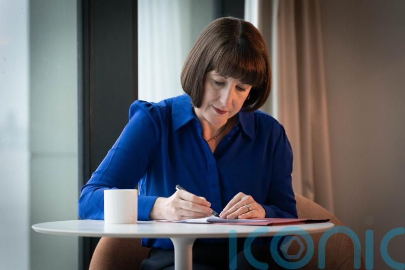 Senior minister declines to rule out extending freeze on income tax thresholds
