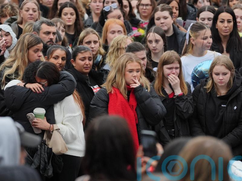 Thousands of Liam Payne fans hold memorials worldwide for One Direction singer