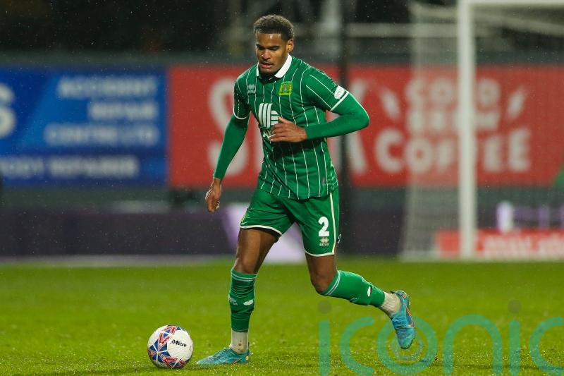 Tamworth held by 10-man Yeovil