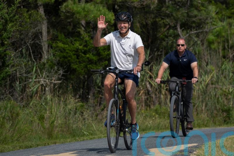 Fitness app Strava gives away location of world leaders, French newspaper says