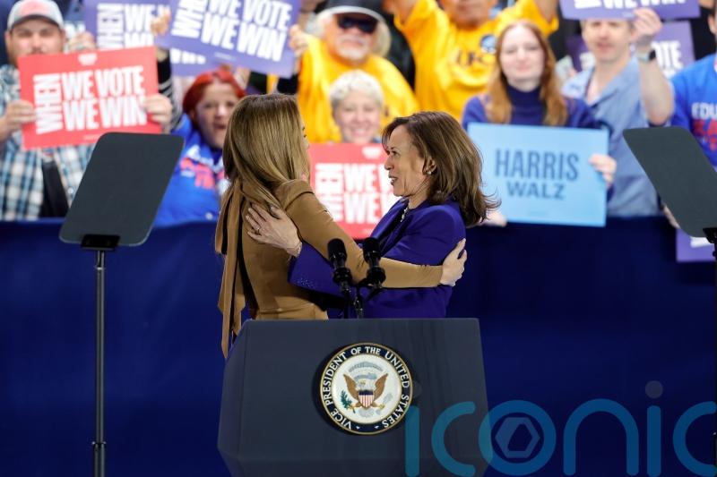Jennifer Lopez defends Puerto Ricans at Kamala Harris rally