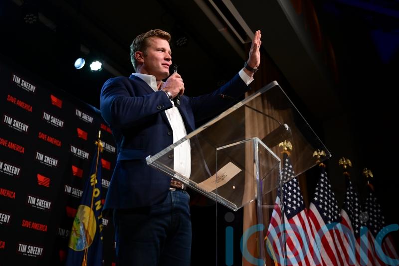 Republicans take control of Senate but face battle to keep House majority