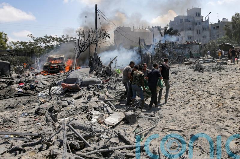 Israeli air strikes kill 16 as aid finally reaches northern Gaza