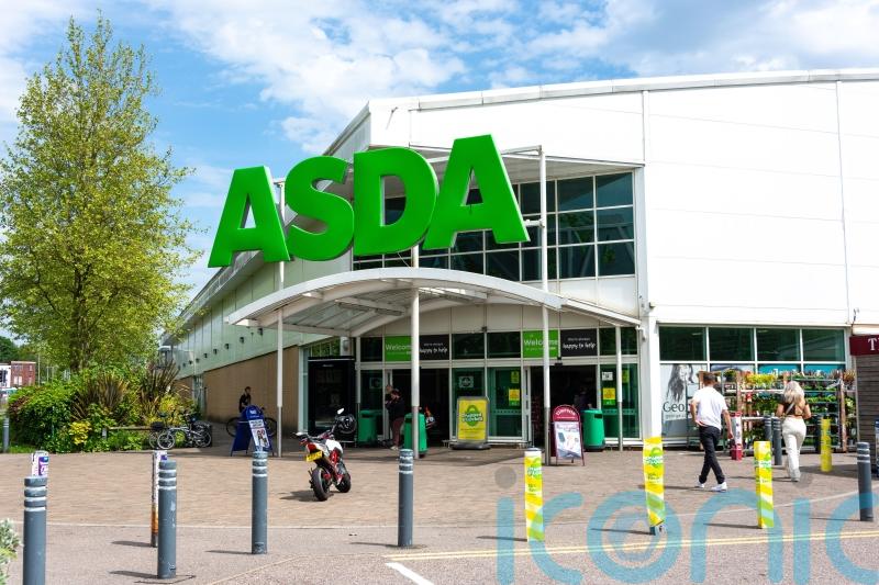 Asda&rsquo;s share of UK grocery market slips while Lidl draws in shoppers