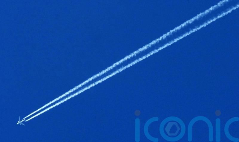 Damaging jet vapour trails could be eliminated with cheap solution – experts