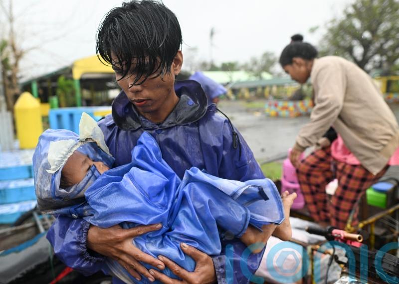 UN makes plea for help after typhoon slams into Philippines