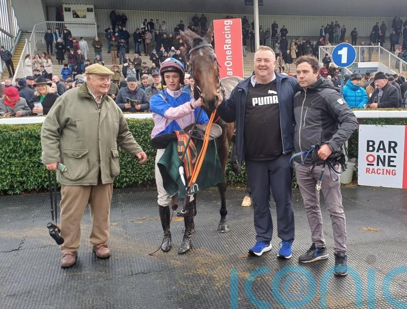 Hogan weaves the old magic to win with Cast A Spell