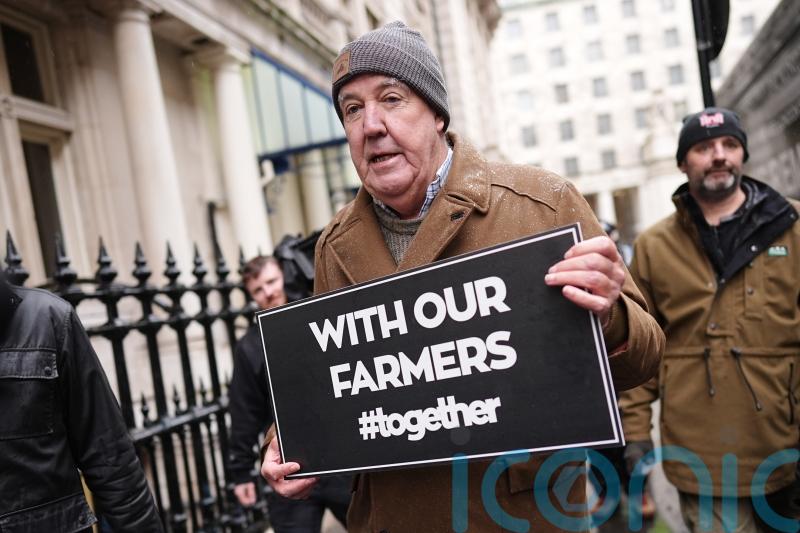 Jeremy Clarkson &lsquo;defies doctors&rsquo; orders&rsquo; to join thousands of protesting farmers