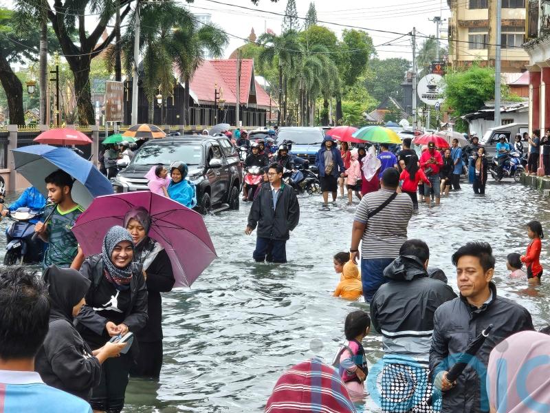 Three dead and more than 90,000 displaced amid flooding in Malaysia