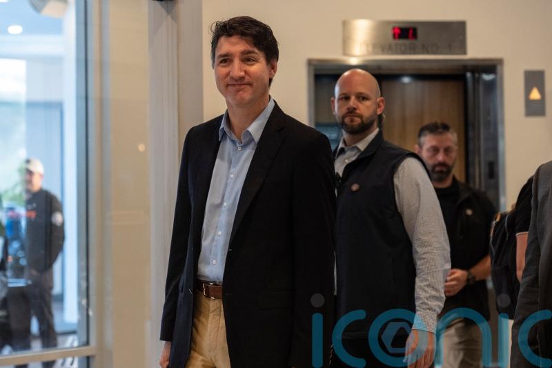 Trudeau flies to Florida to meet Trump after Canada tariffs threat