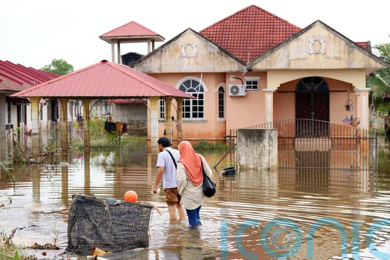 More than 30 dead as floods wreak havoc in Malaysia and southern Thailand