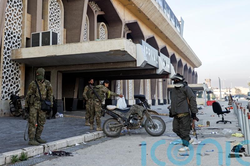 Syrian insurgents capture four towns as government forces reclaim some territory