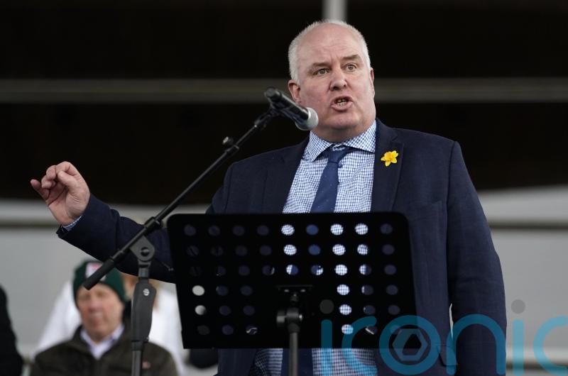 Andrew RT Davies resigns as leader of Welsh Conservatives after confidence vote