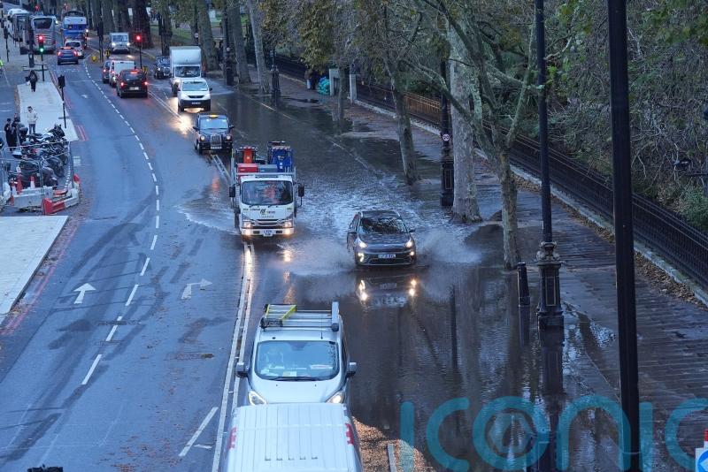 Forecasters issue yellow warning for heavy rain and wind during the weekend