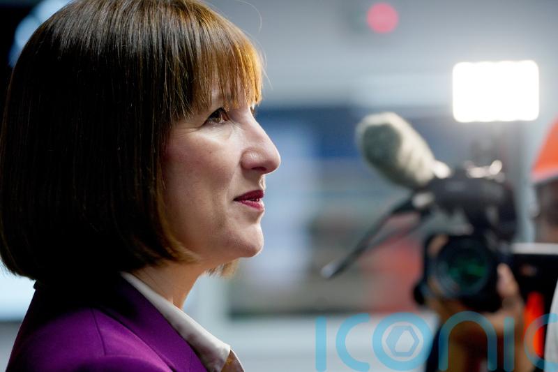 Unions attack 2.8% Government pay rise proposal for NHS workers and teachers