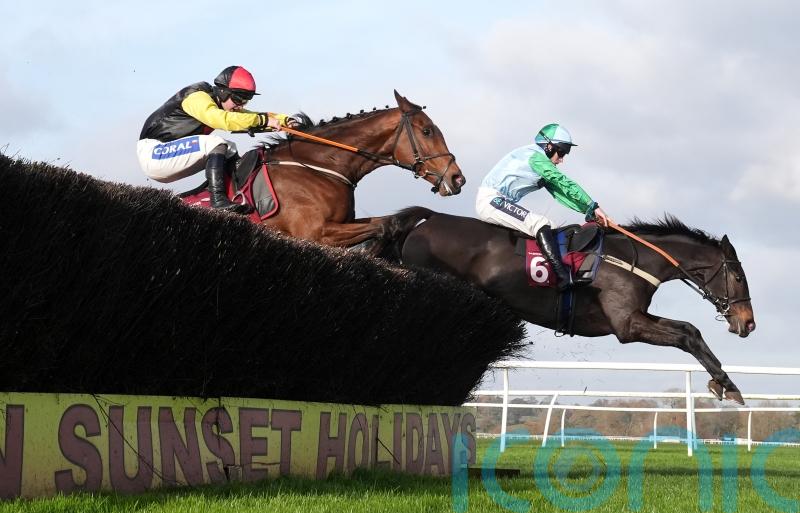 Snowden backing You Wear It Well to make Warwick amends