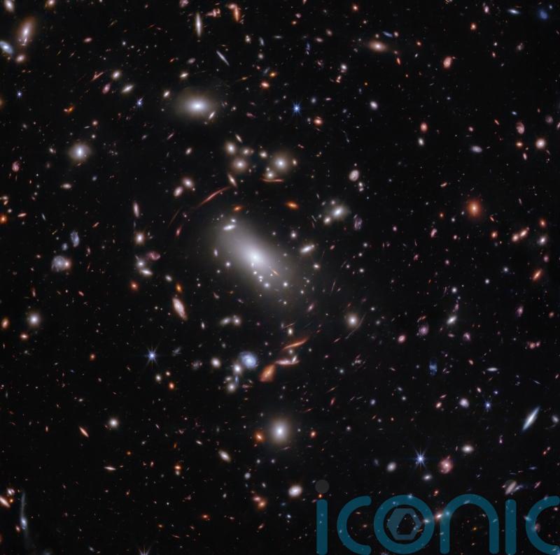 New images show galaxy forming that is similar in mass to young Milky Way