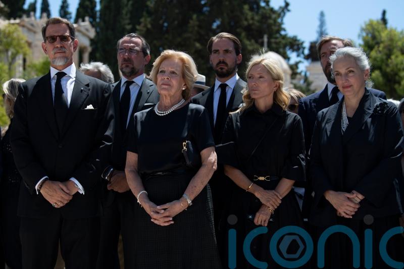 Greece’s former royal family seeks to reclaim citizenship