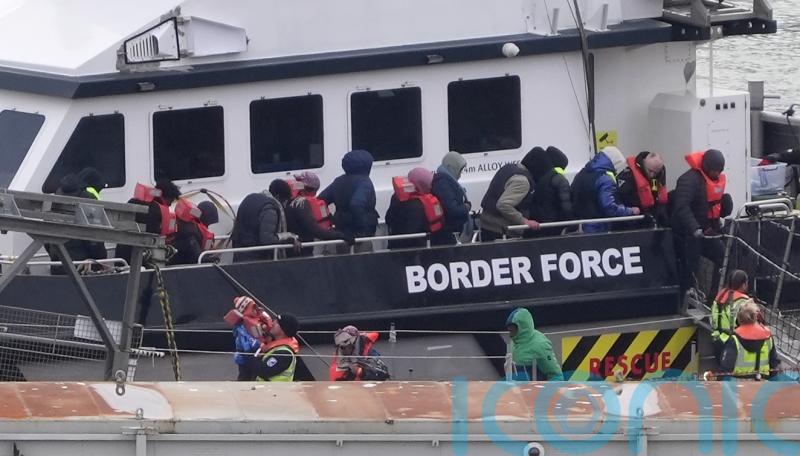 Migrants cross Channel on Christmas Day