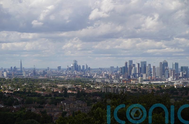 Proportion of Londoners buying homes outside capital drops – study