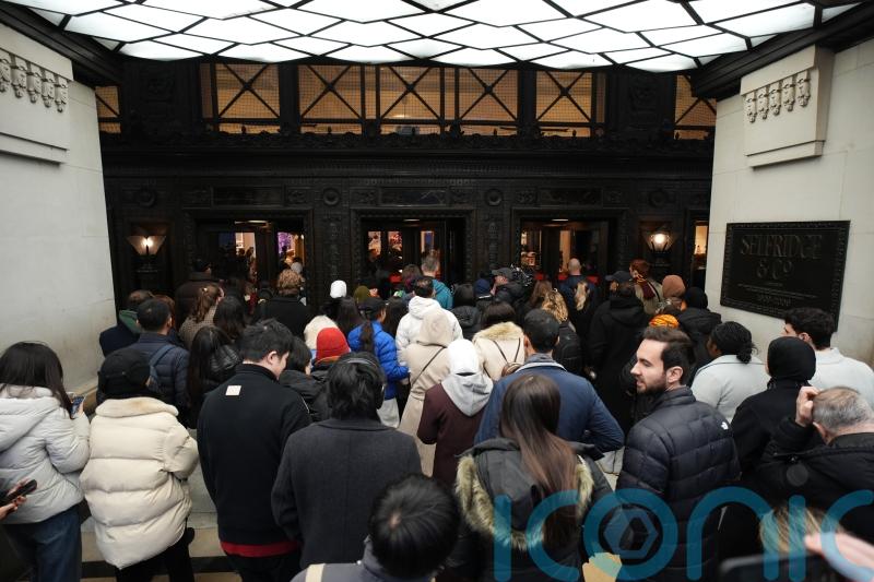 Shoppers predicted to spend average of £236 each in Boxing Day sales