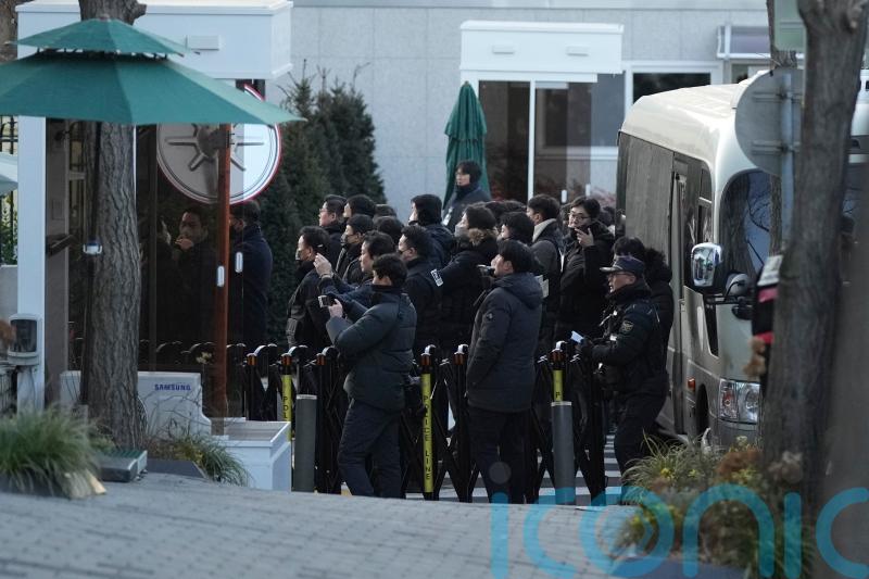 Investigators attempt to detain impeached South Korean president