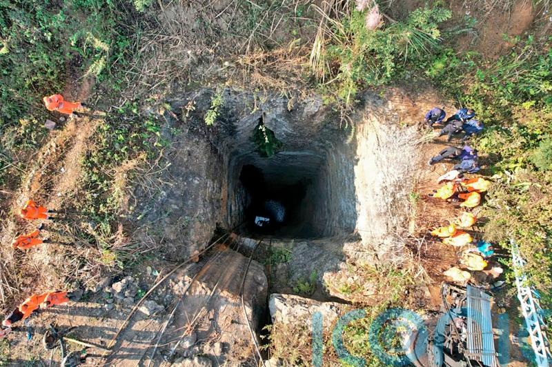 At least nine miners trapped in India coal mine