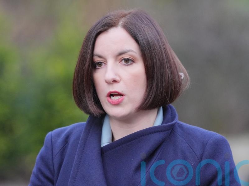 School reforms will not cut pay of teachers, says Phillipson