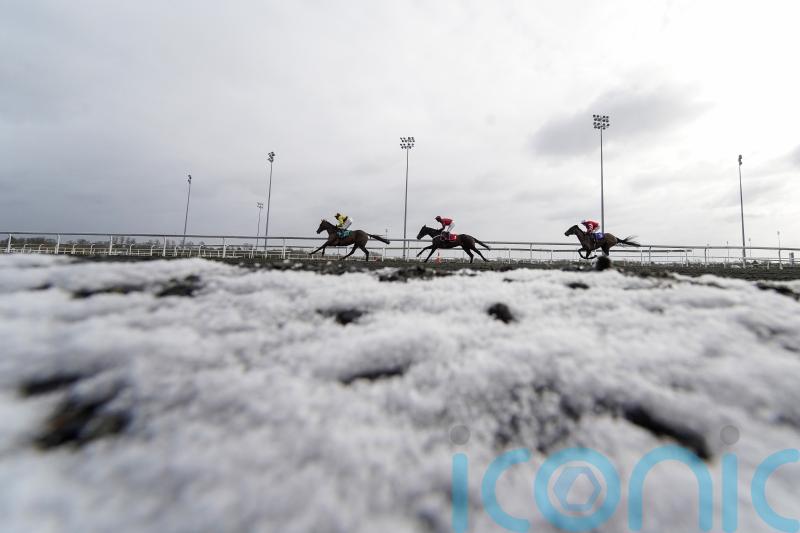 Plummeting temperatures force abandonment of Lanzarote card at Kempton