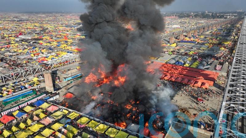 Fire rips through tents housing pilgrims for Hindu festival