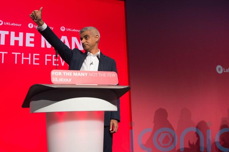 Fact check: Image of Sadiq Khan has been cropped