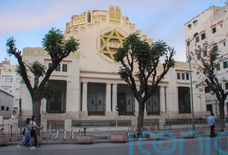 Man who set himself on fire outside synagogue is killed by police