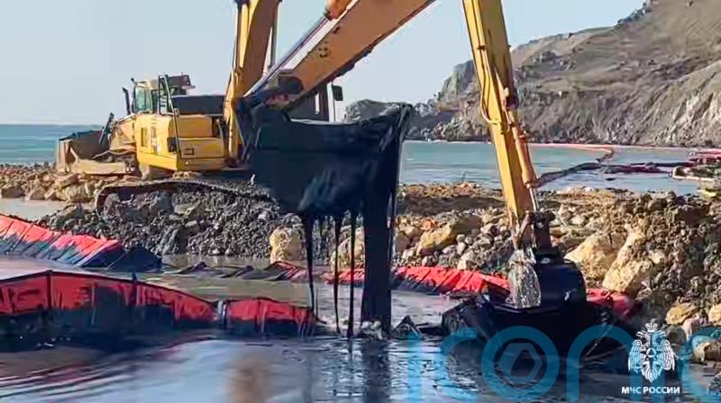 Rescue teams empty 1,500 tonnes of oil from Russian tanker