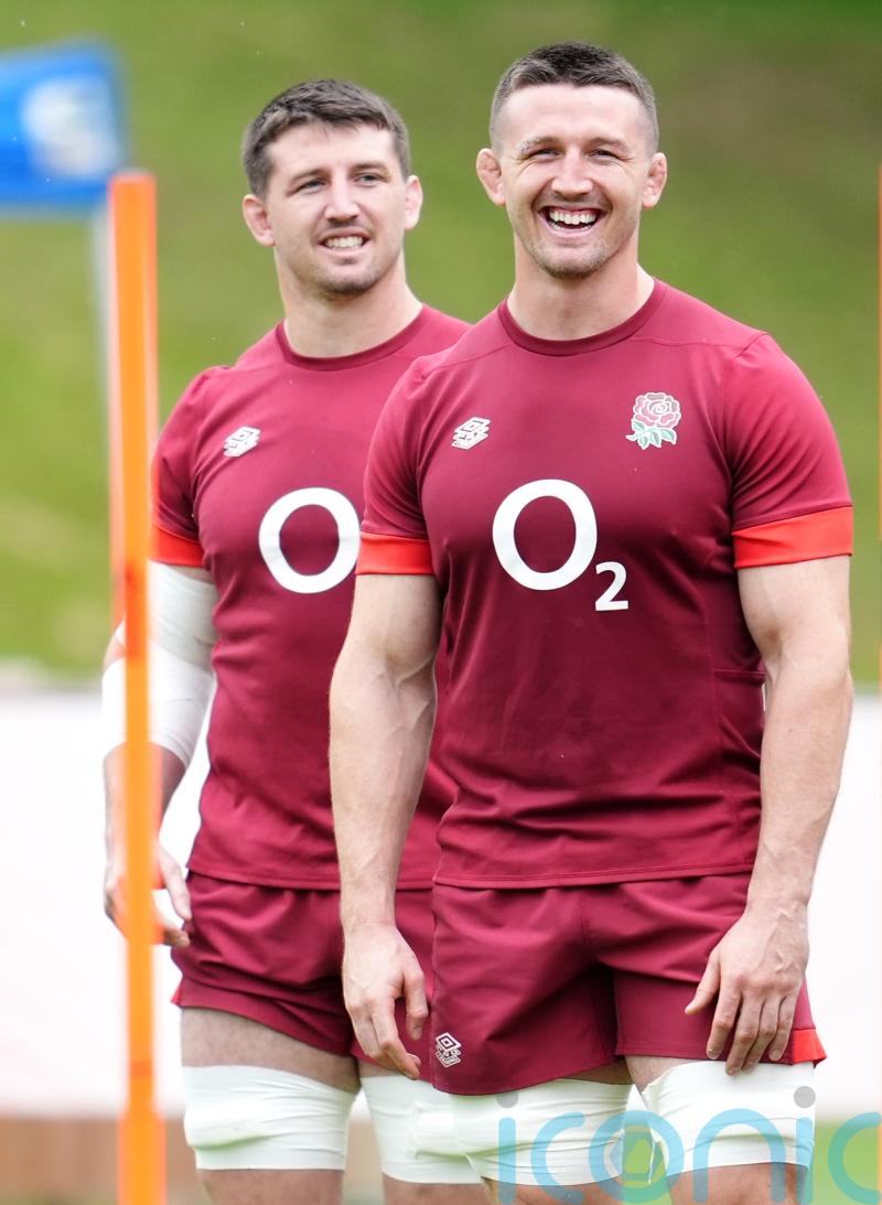 England name Curry twins in starting line-up for first time