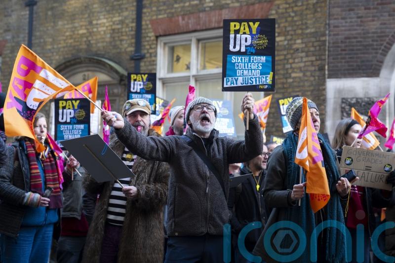 Teachers in sixth form colleges stage further strike action in pay dispute