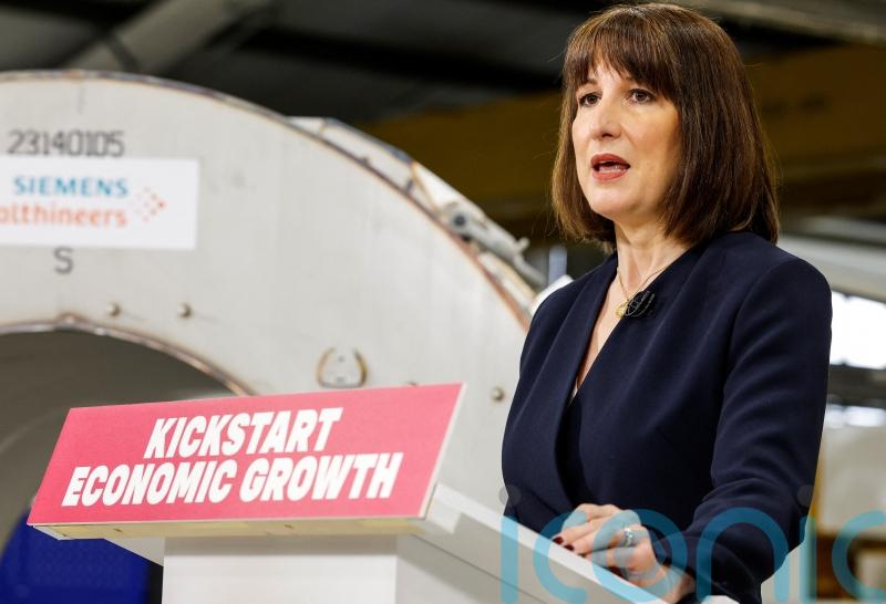 Chancellor backs Heathrow third runway as she lays out plans for growth
