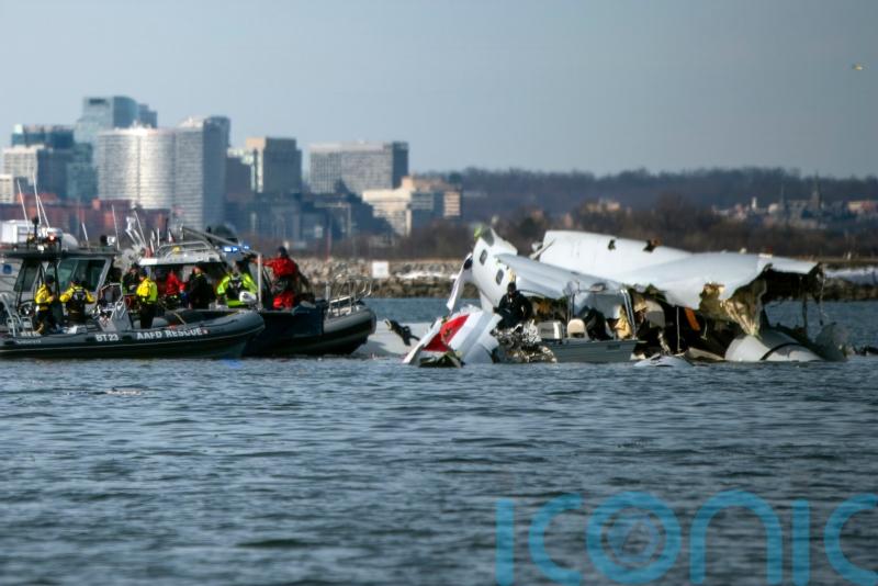 Divers return to US river for plane crash recovery and investigation