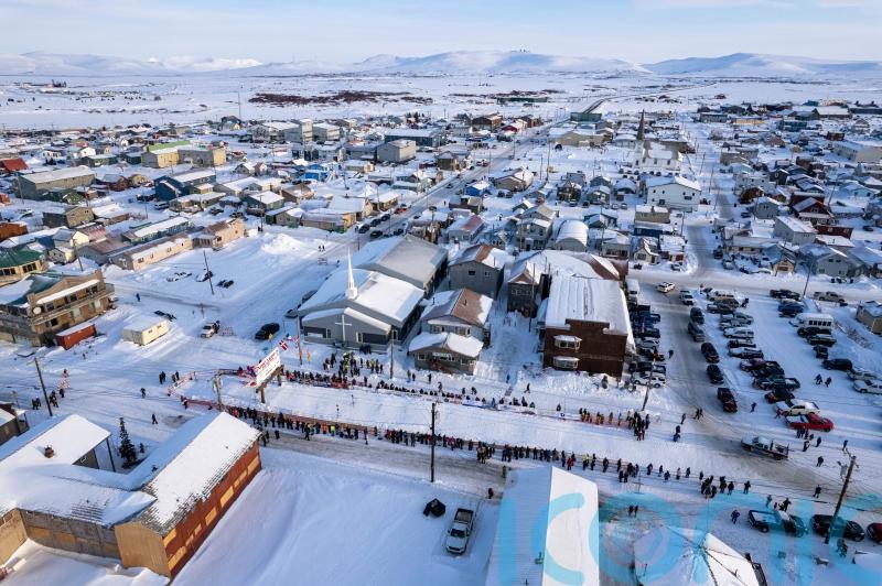 Search under way in western Alaska for plane carrying 10 people