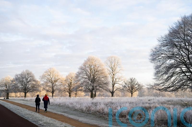 Cold snap to continue with chance of snow this weekend, Met Office says