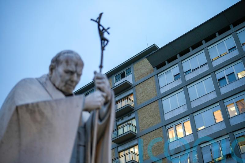 Doctors order ‘absolute rest’ for pope in hospital